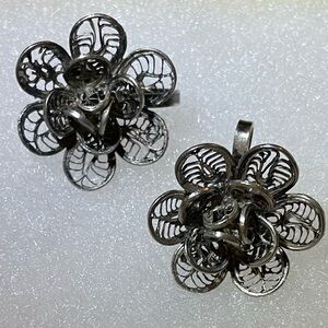 Vintage Mexico Silver Floral Design Screw Back Earrings.